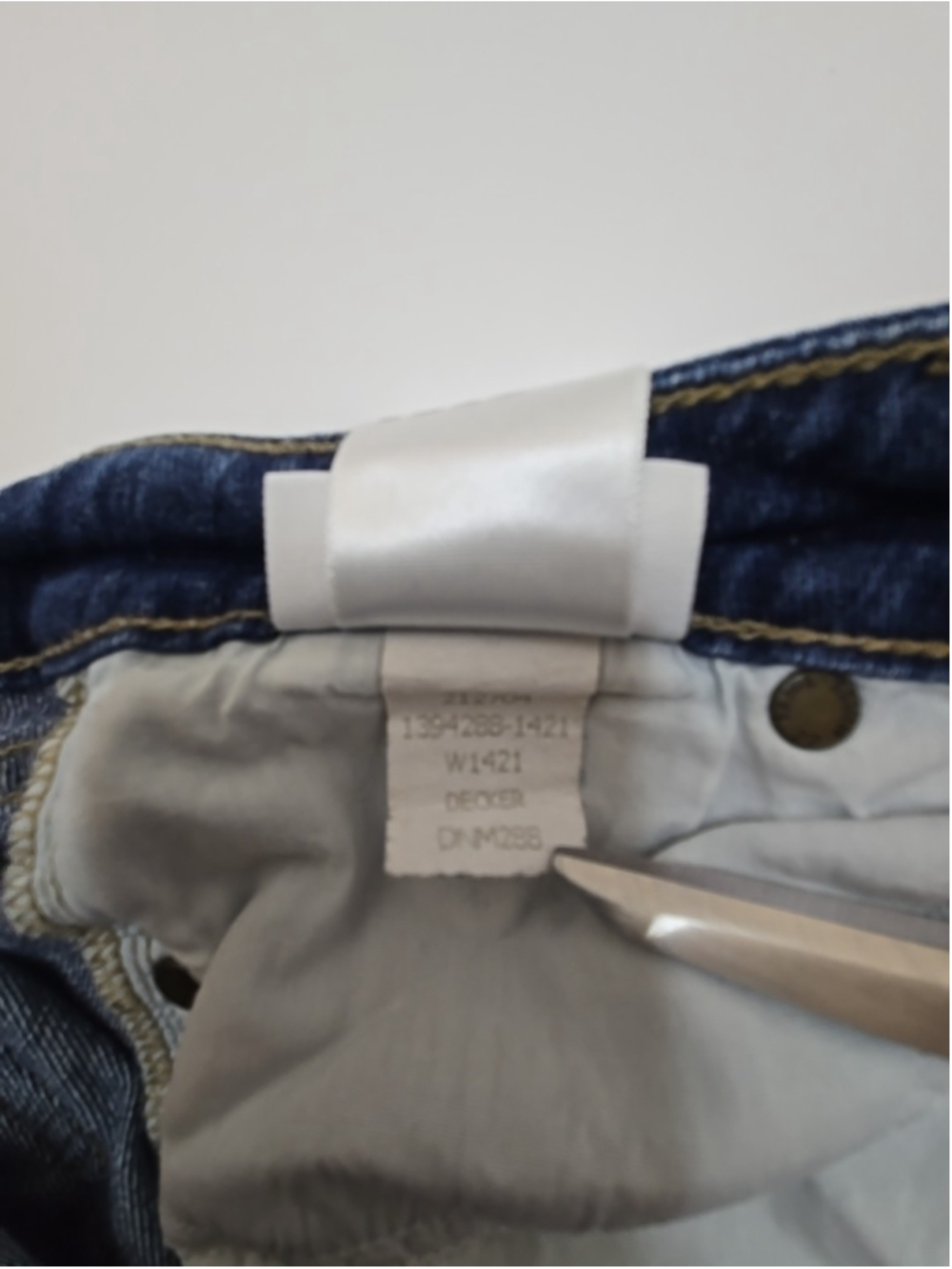 Paige Verdugo Ultra Skinny 29 Medium Wash Distressed Knee Rip Low Rise Jean - Picture 12 of 12
